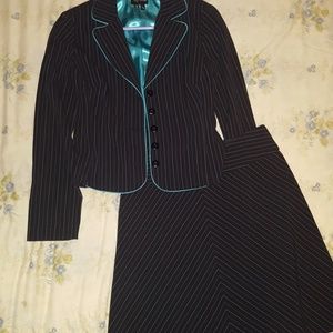 Junior's Skirt Suit